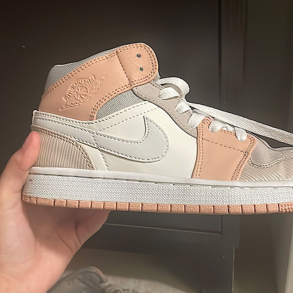 Air Jordan 1s, size: womens 7